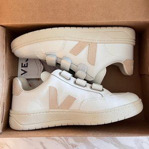 Veja V-Lock Leather White Sable